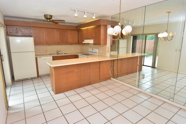 3 of 42 - 5806 Se Windsong Lane #217, Stuart, FL
