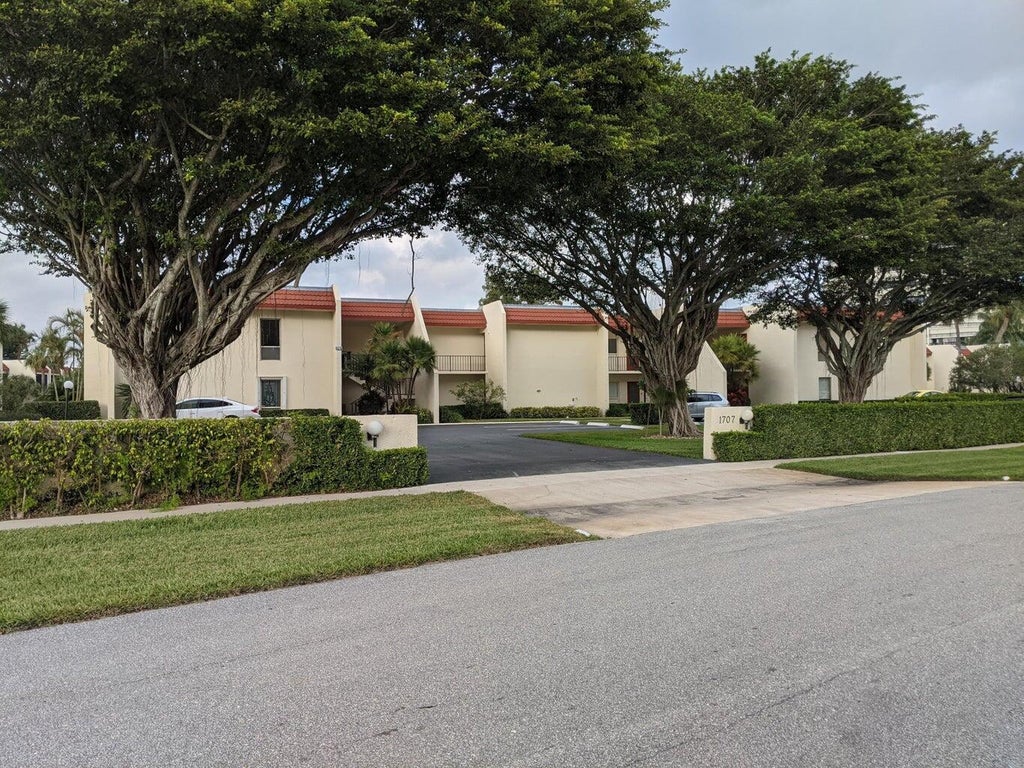 1707 Consulate Place #202, West Palm Beach