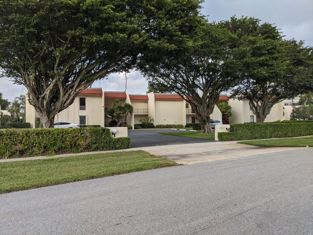 2 of 29 - 1707 Consulate Place #202, West Palm Beach, FL