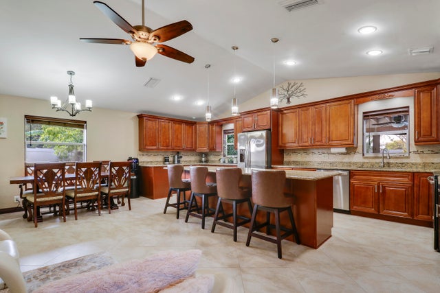 4 of 37 - 10438 Pippin Lane, Royal Palm Beach, FL