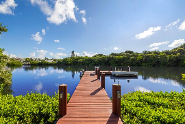 3 of 22 - 310 N Atlantic Drive, Lantana, FL