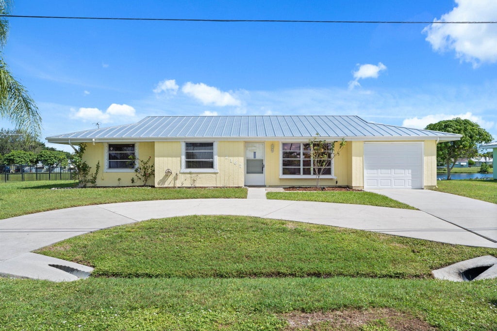 2167 Se Sunflower Street, Port Saint Lucie