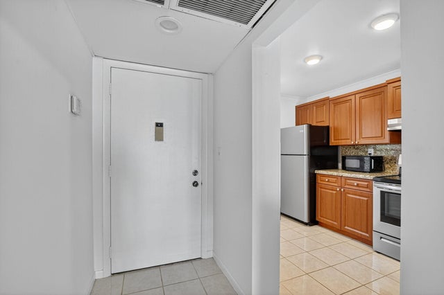 4 of 69 - 11 Royal Palm Way #304, Boca Raton, FL