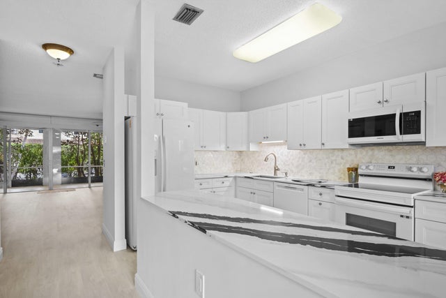 4 of 40 - 6809 Via Regina, Boca Raton, FL