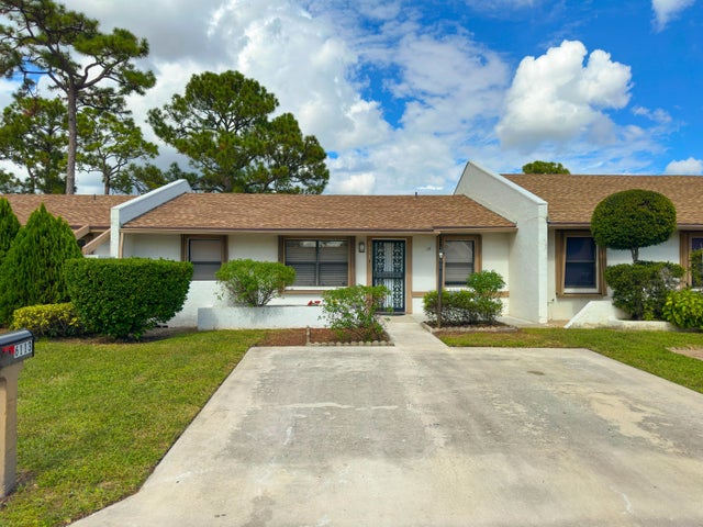6113 Fairfield Circle, Greenacres
