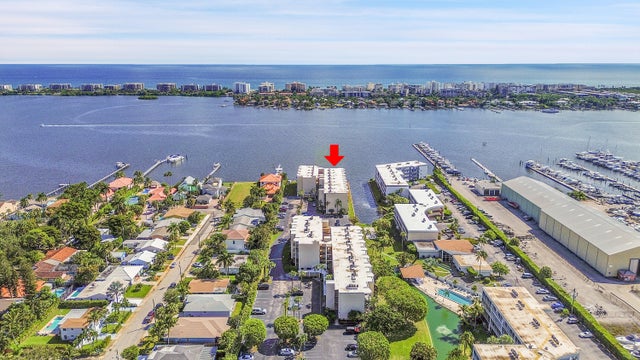 2 of 33 - 896 N Federal Highway #431, Lantana, FL
