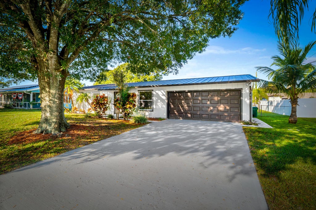 762 Ne Lanfair Street, Port Saint Lucie