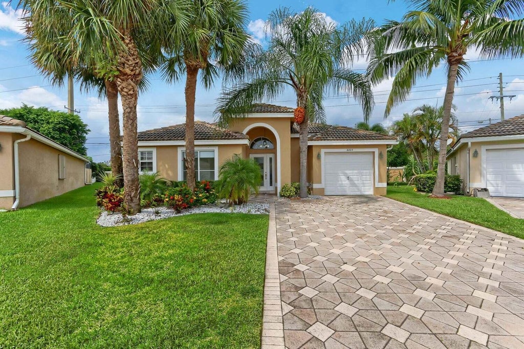 8265 Palm Gate Dr, Boynton Beach