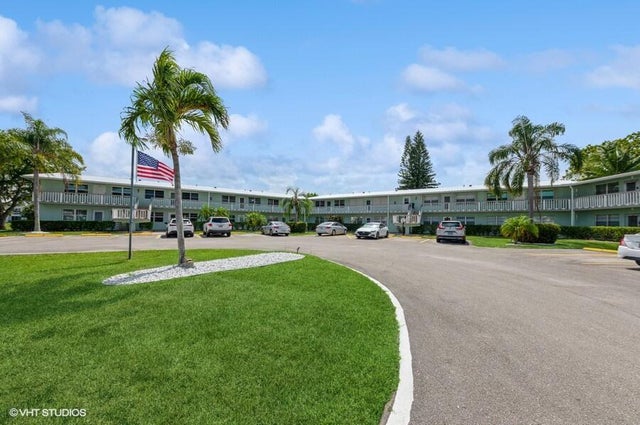 2 of 34 - 118 Somerset F, West Palm Beach, FL