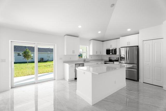 5 of 24 - 884 Sw Thrift Avenue, Port Saint Lucie, FL