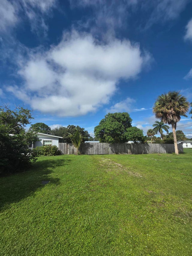 2 of 4 - 604 Se Madison Avenue, Stuart, FL