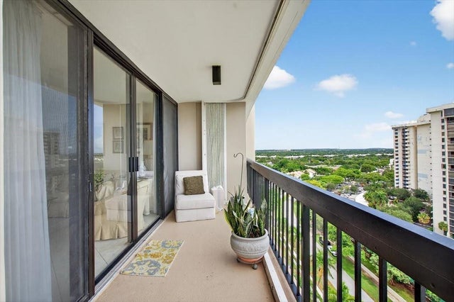 4 of 16 - 2425 Presidential Way #1502, West Palm Beach, FL