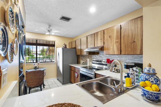 5 of 20 - 160 Se 7th Street #408, Deerfield Beach, FL