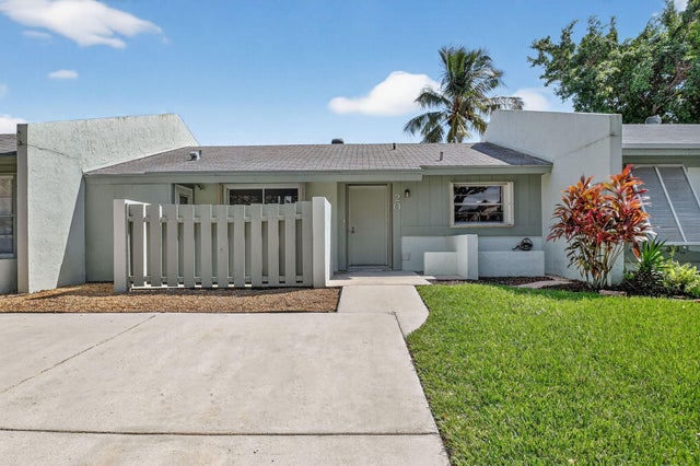 20 Camden Lane, Boynton Beach