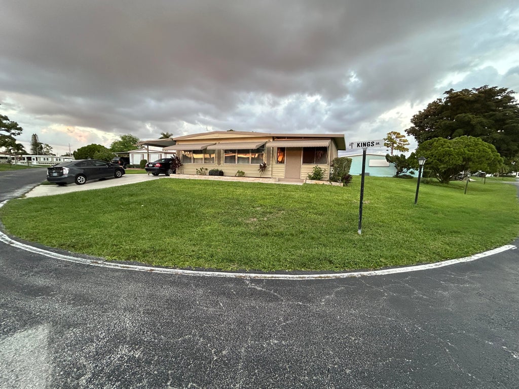 8888 Kungs Dr #204, Boynton Beach
