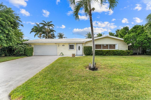 8415 Pine Tree Lane, Lake Clarke Shores