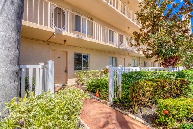 3 of 39 - 6865 Huntington Lane #105, Delray Beach, FL