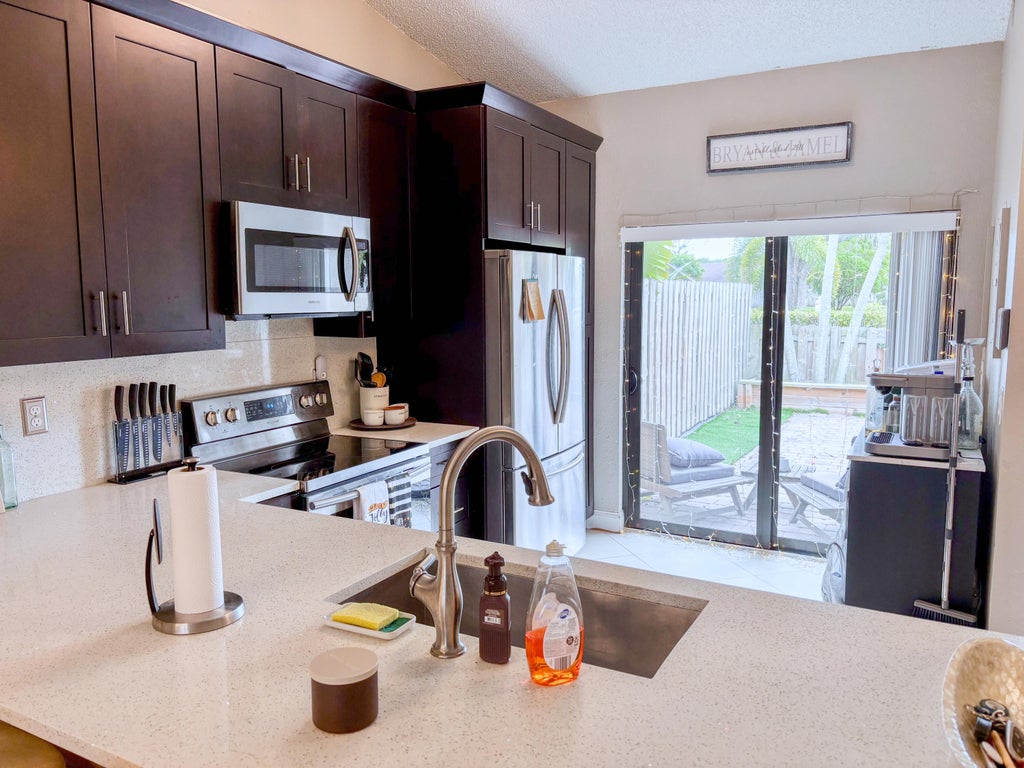 1005 Nw 53rd St St, Deerfield Beach