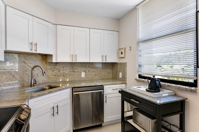 5 of 49 - 130 Lakeshore Drive #323, North Palm Beach, FL