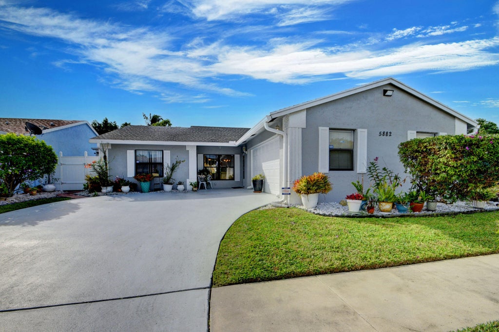 5882 Lincoln Cir W, Greenacres