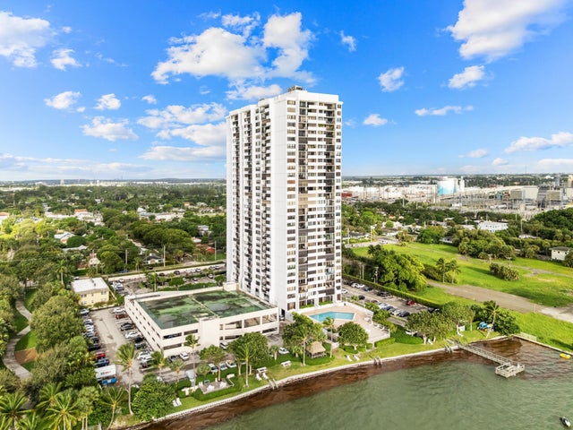 2 of 53 - 5600 N Flagler Drive #605, West Palm Beach, FL