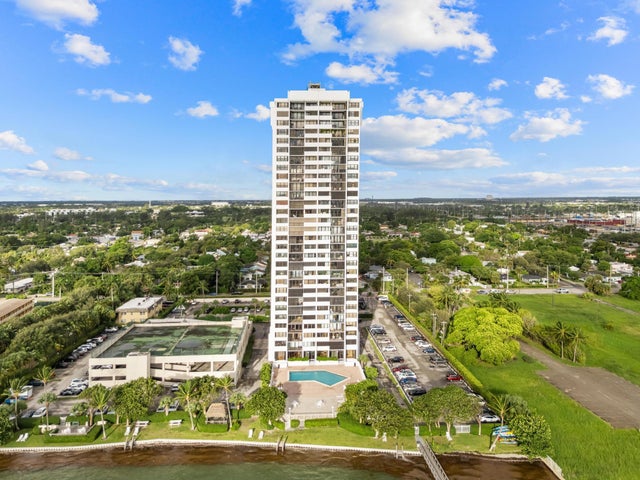 3 of 53 - 5600 N Flagler Drive #605, West Palm Beach, FL