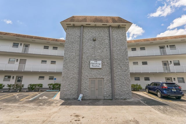 5102 Nw 36th Street #408, Lauderdale Lakes