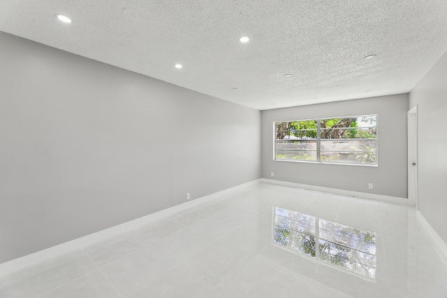 4 of 19 - 5102 Nw 36th Street #408, Lauderdale Lakes, FL