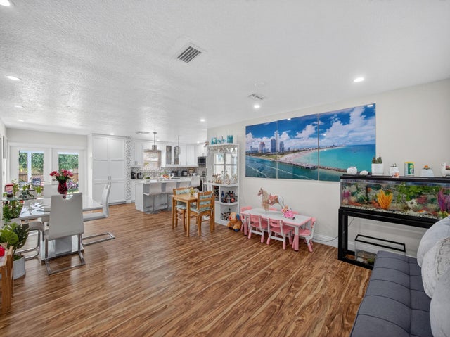 3 of 22 - 7026 Pine Tree Lane, Lake Clarke Shores, FL