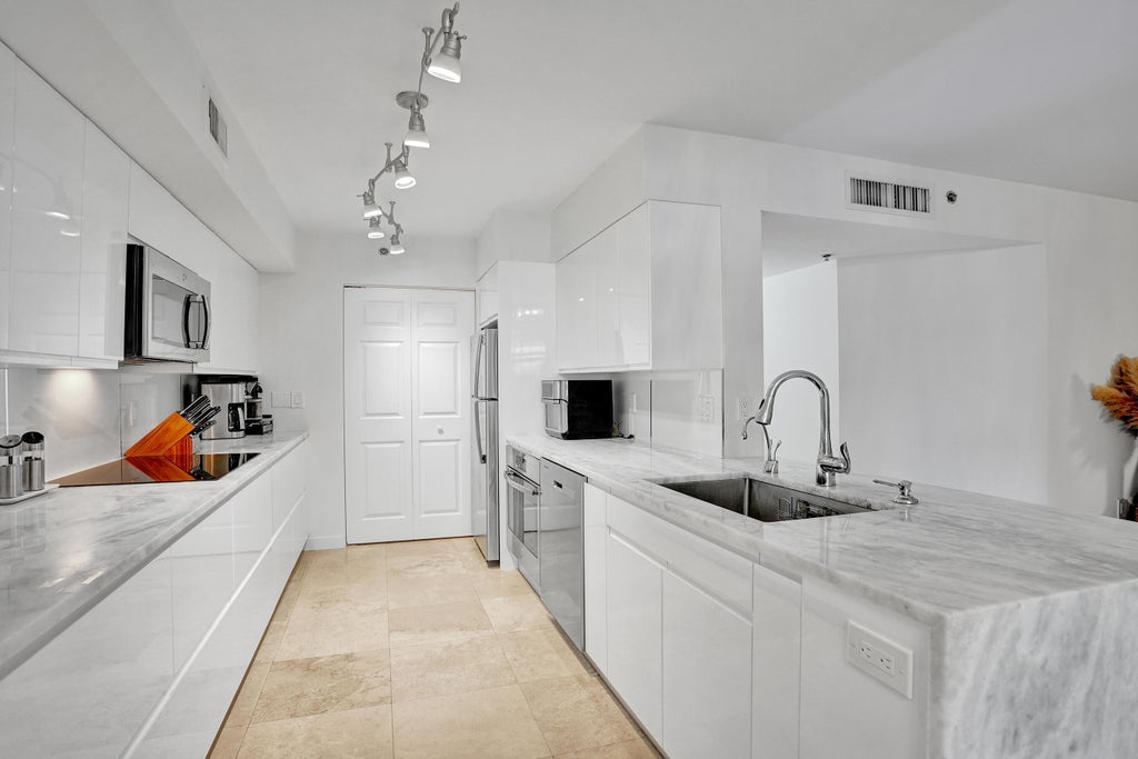 3237 Clint Moore Rd #108, Boca Raton