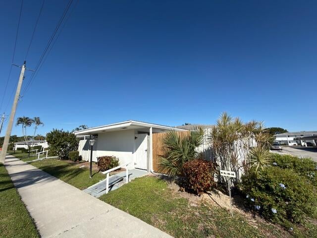 Photo of 96 East Ct, Royal Palm Beach FL