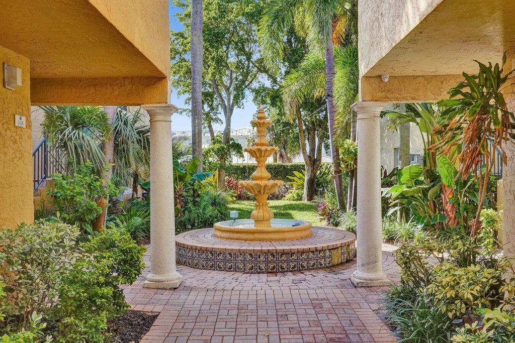 1020 Lake Shore Dr #105, Lake Park