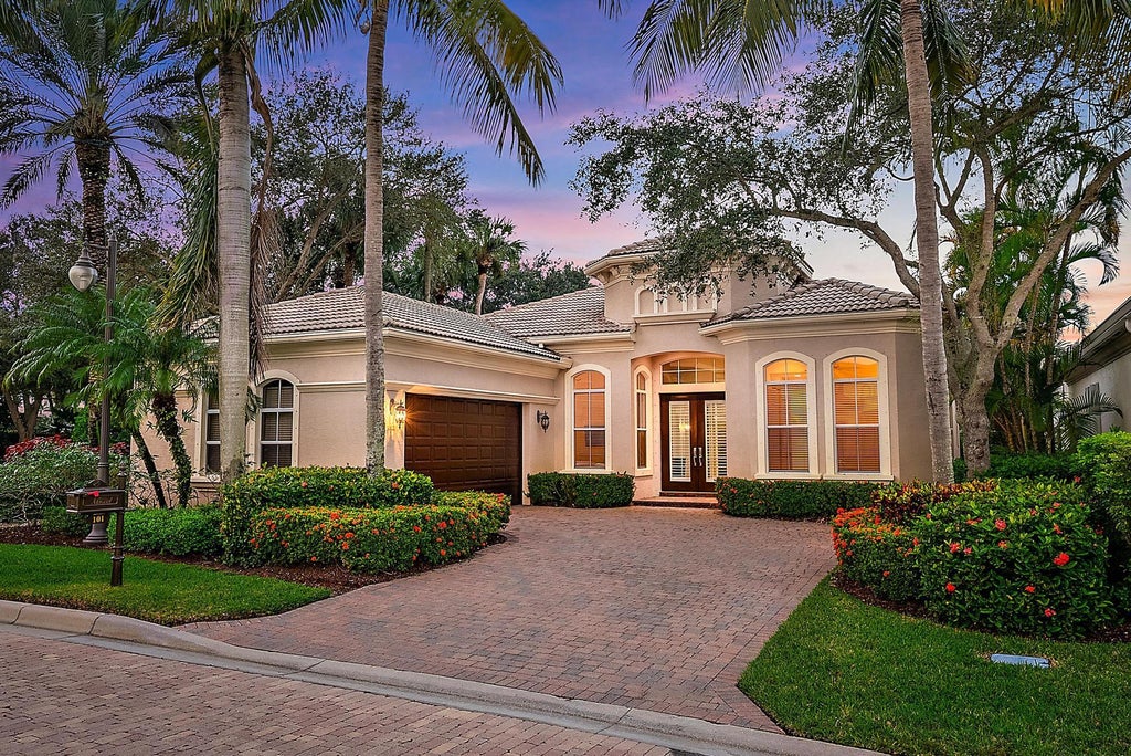 101 Dalena Way, Palm Beach Gardens