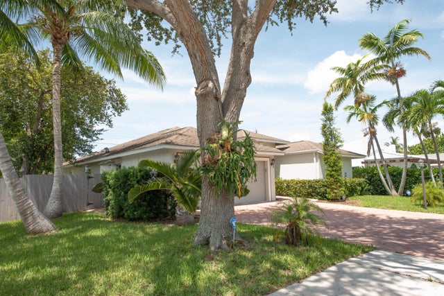 5 of 28 - 1501 N Palmway, Lake Worth, FL