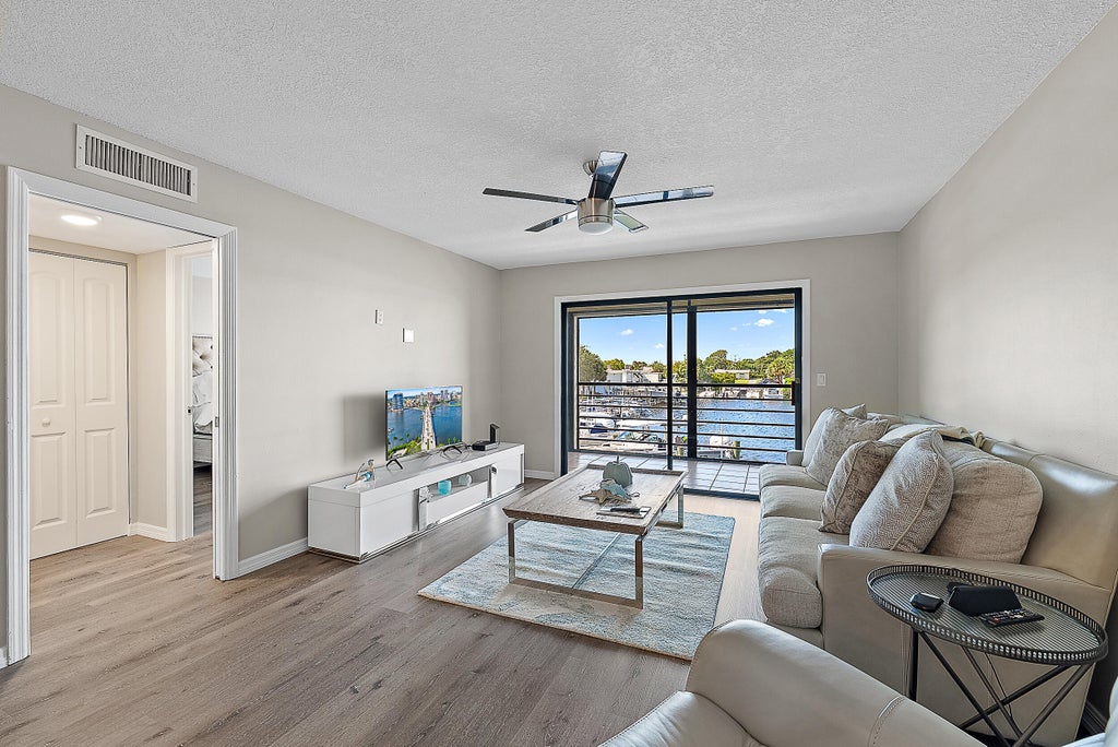 309 Lake Cir #201, North Palm Beach