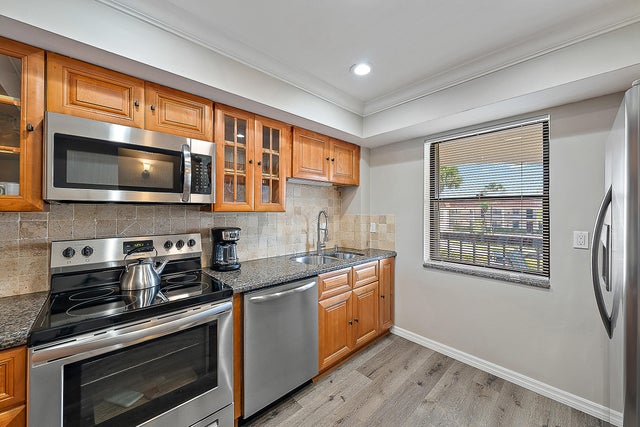 4 of 16 - 309 Lake Circle #201, North Palm Beach, FL