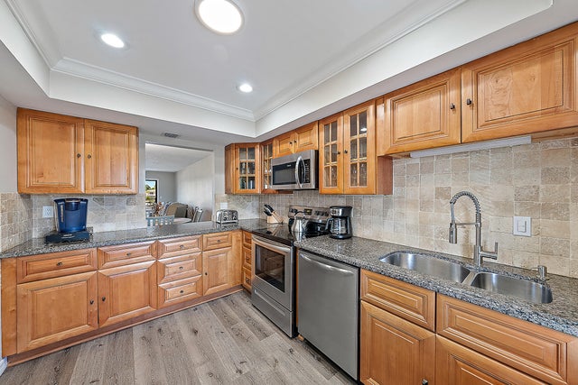 5 of 16 - 309 Lake Circle #201, North Palm Beach, FL