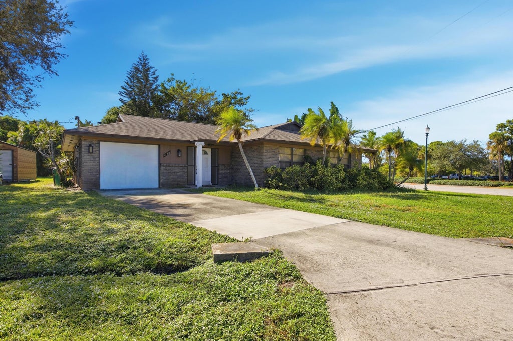 1102 Se Petunia Av, Port Saint Lucie
