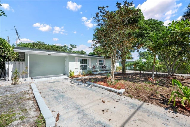 2 of 19 - 905 Se 10th Street, Stuart, FL