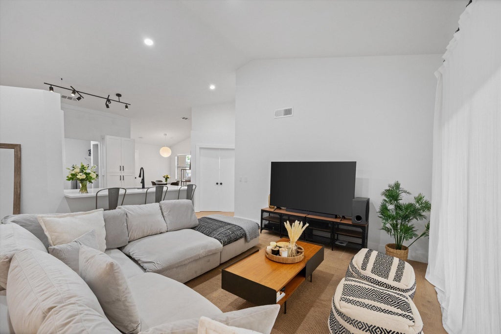 12628 Shoreline Drive #9e, Wellington