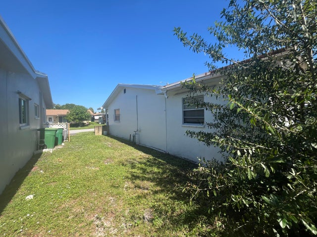 5 of 11 - 4626 Nw 44th Street, Tamarac, FL