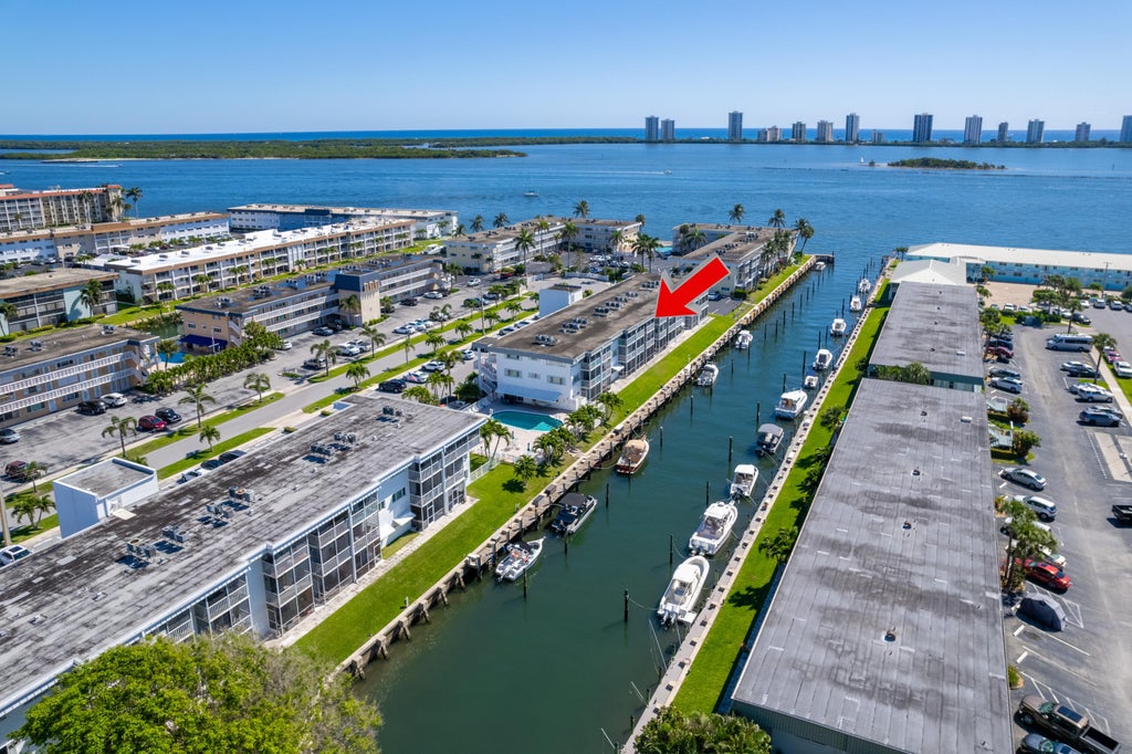 112 Doolen Ct #302, North Palm Beach