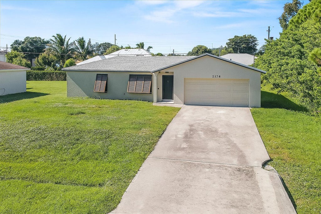2174 Sw Larchmont Lane, Port Saint Lucie