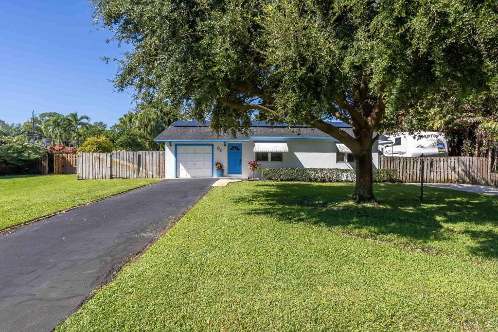 32 Dayton Rd, Lake Worth