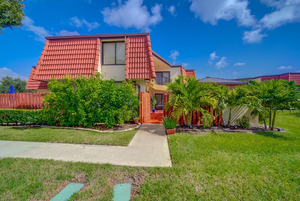 3914 Victoria Dr, West Palm Beach
