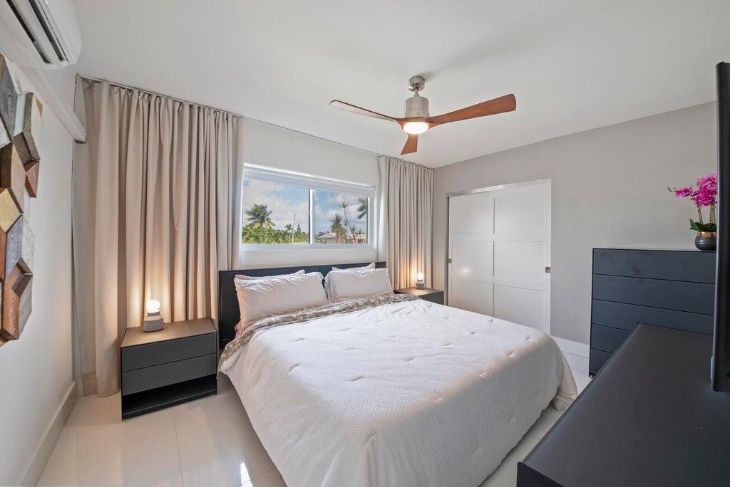 900 Atlantic Shores Blvd #202, Hallandale Beach