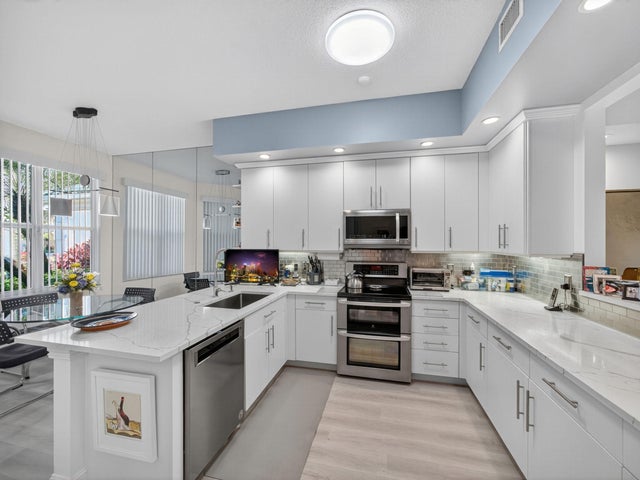 4 of 31 - 118 Palm Point Circle #b, Palm Beach Gardens, FL