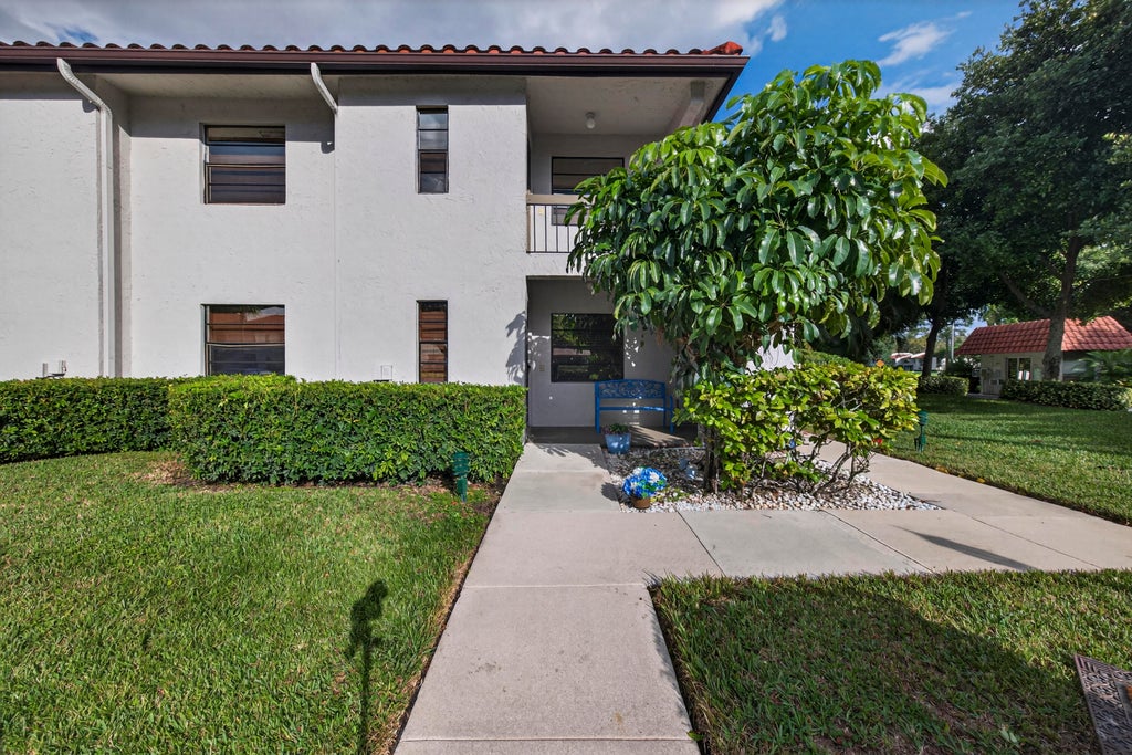 9187 Norte Lago #5i, Boca Raton