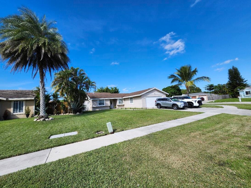 1473 Donwoods Ln Lane, Royal Palm Beach