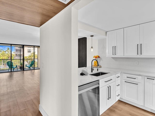 21 Royal Palm Way #303, Boca Raton